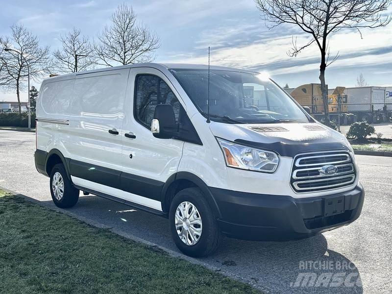 Ford Transit Busy / Vany