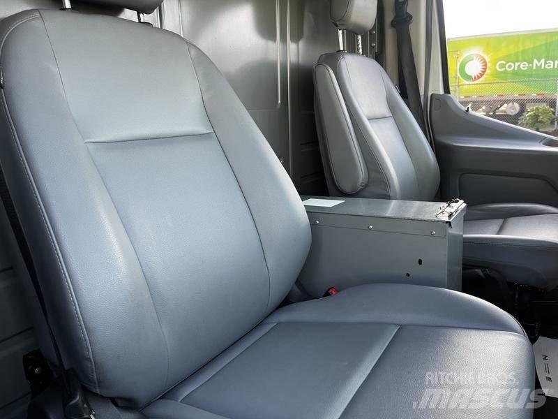 Ford Transit Busy / Vany