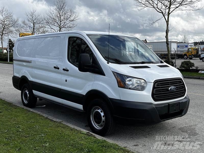 Ford Transit Busy / Vany
