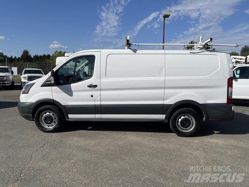 Ford Transit Busy / Vany