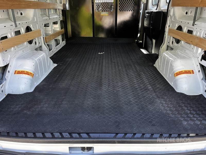 Ford Transit Busy / Vany