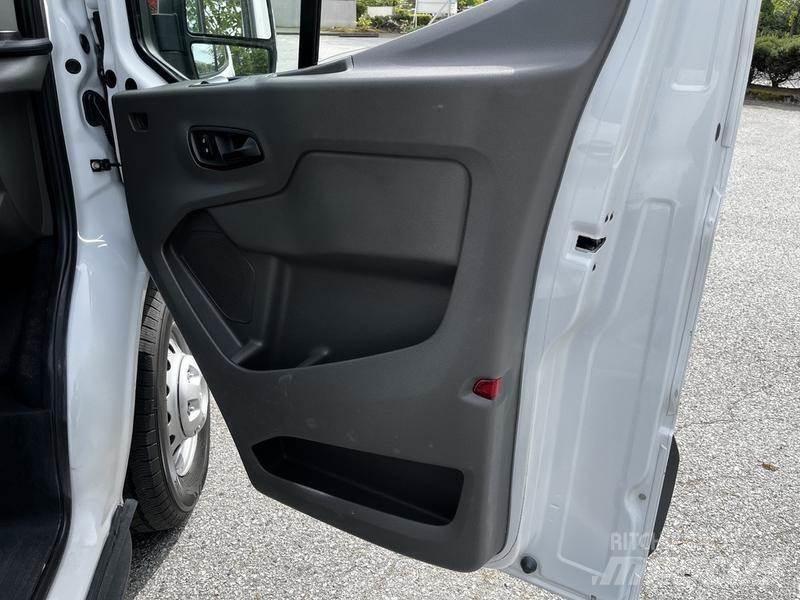 Ford Transit Samochody osobowe
