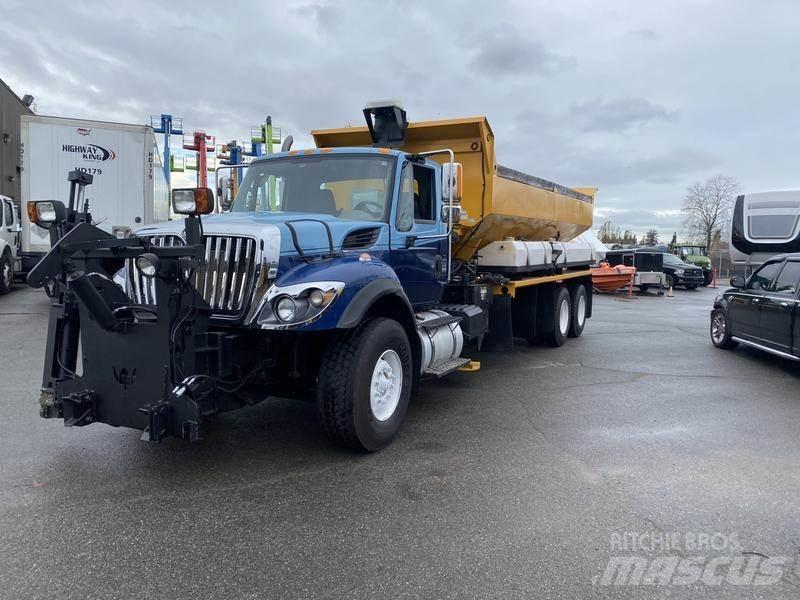 International 7400 Lemiesze i pługi śnieżne