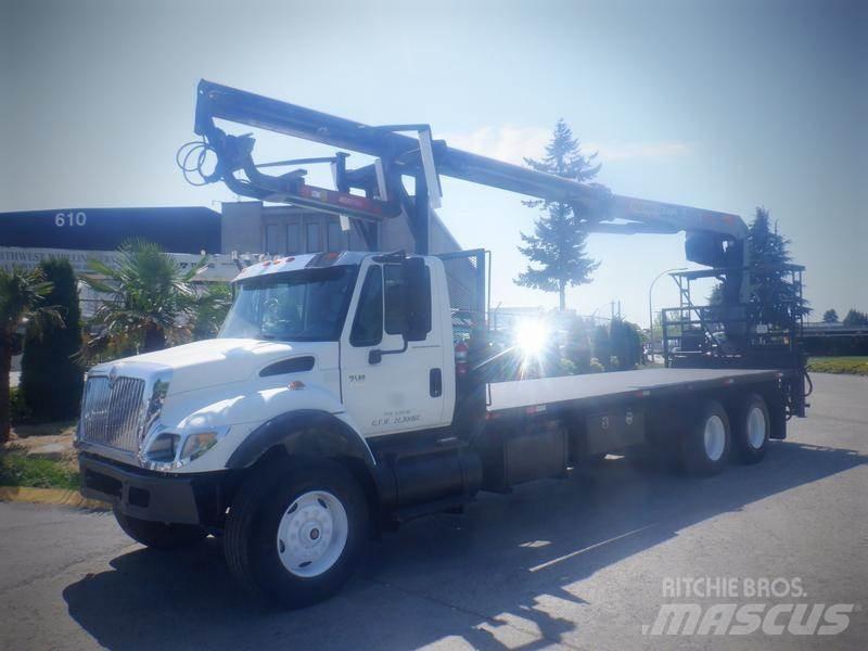 International 7500 Żurawie samochodowe