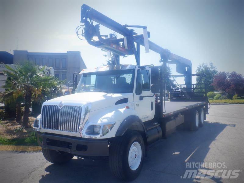 International 7500 Żurawie samochodowe