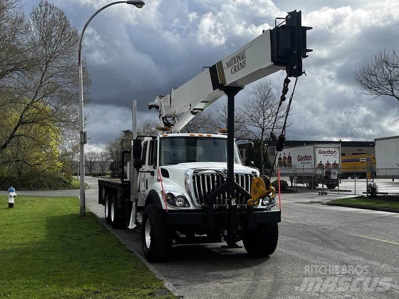International 7500 Żurawie samochodowe