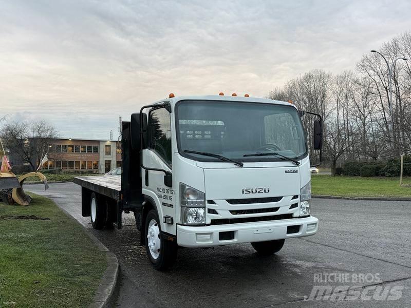 Isuzu NPR Ciężarówki typu Platforma / Skrzynia