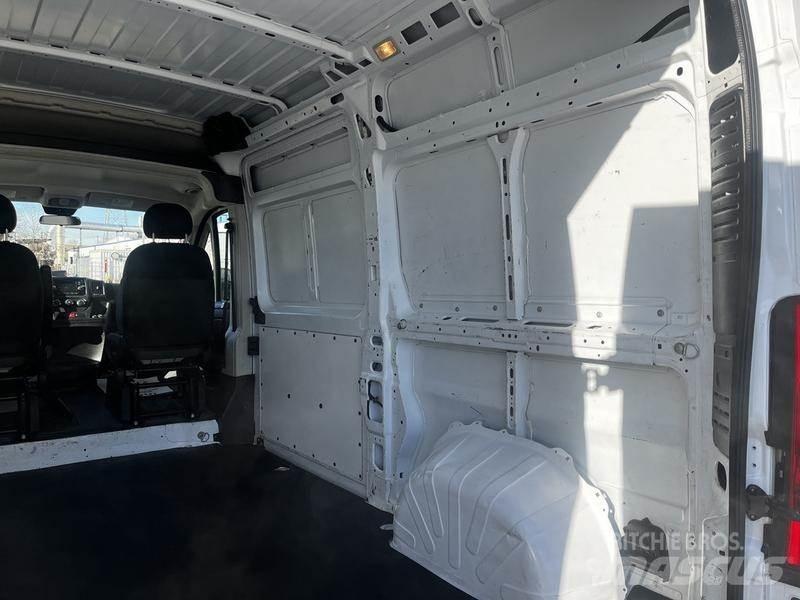 RAM Promaster Busy / Vany