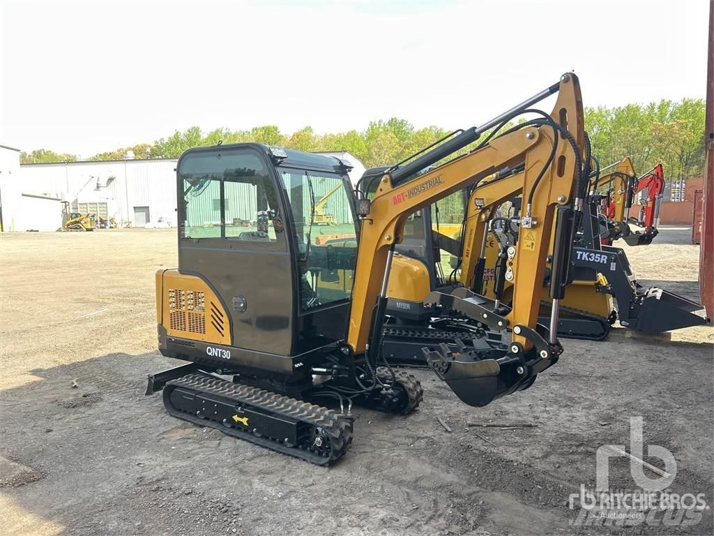 AGT QNT30 Minikoparki