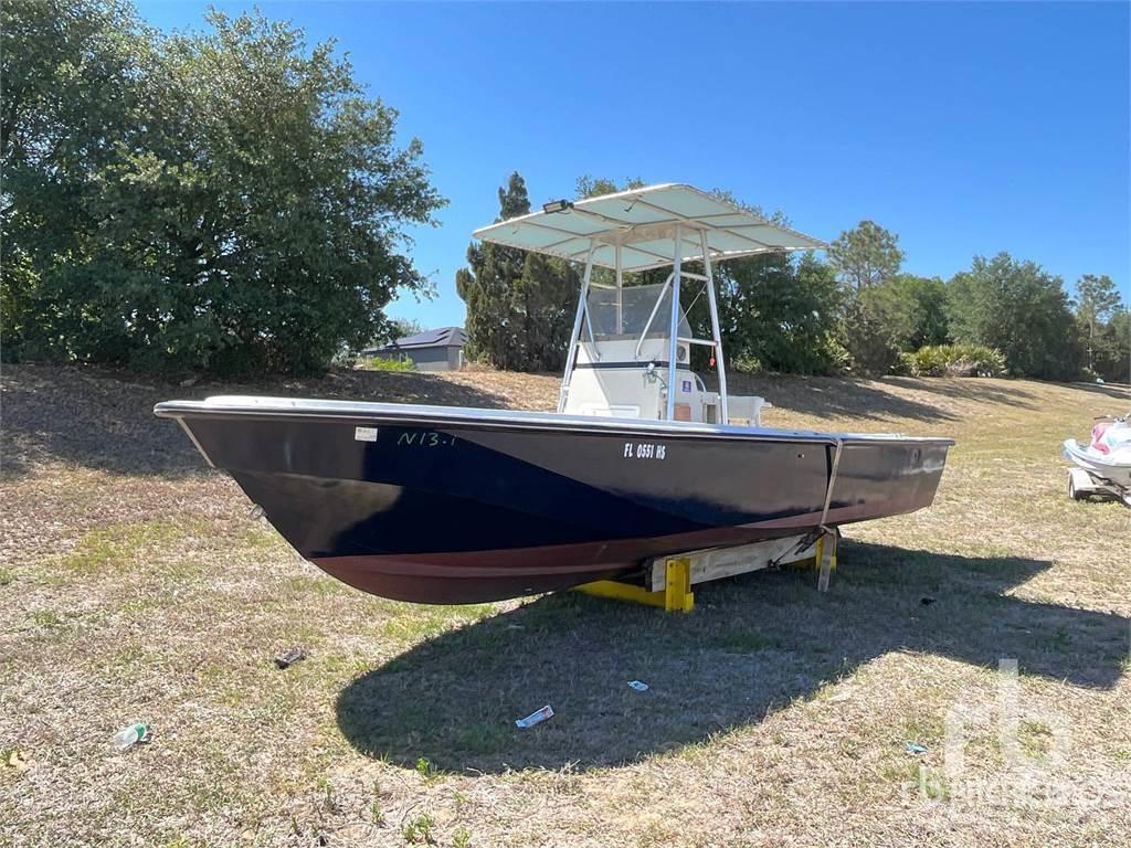 BOSTON WHALER Łodzie, pontony i barki budowlane