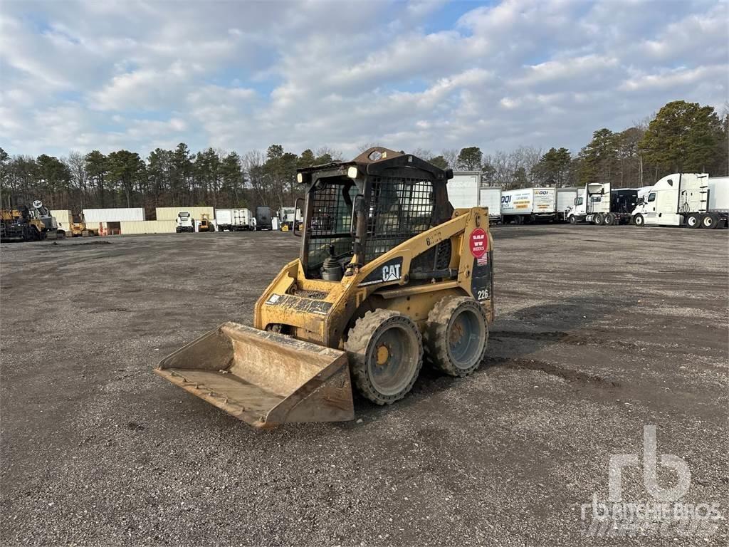 CAT 226 Ładowarki burtowe