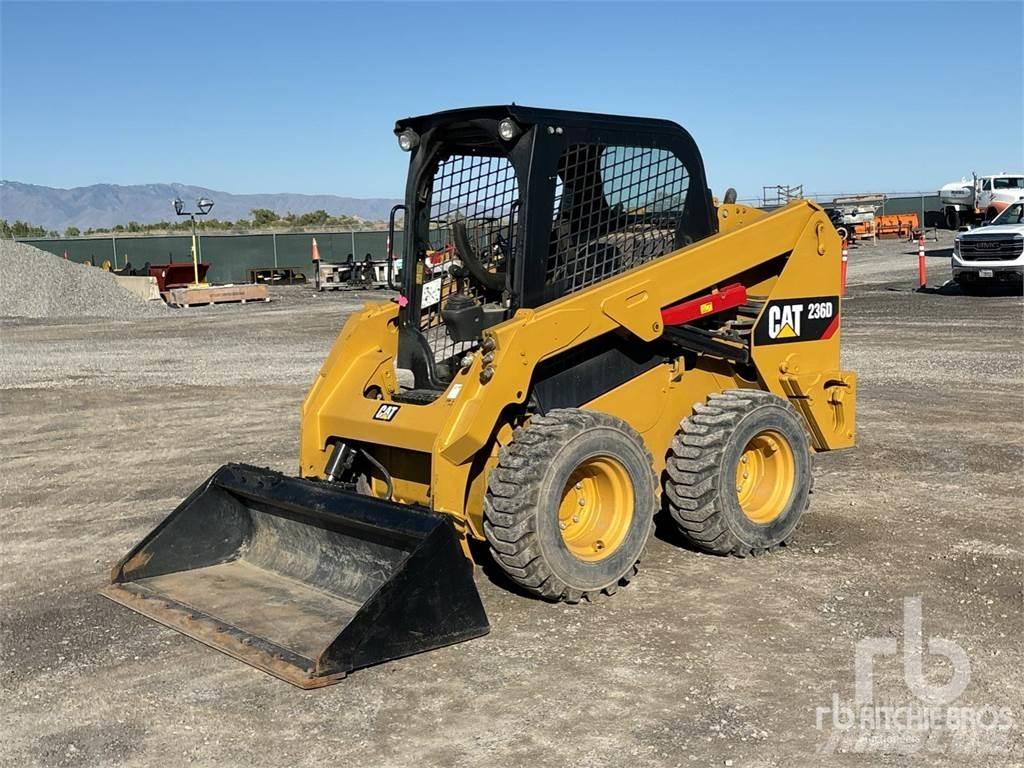 CAT 236D Ładowarki burtowe