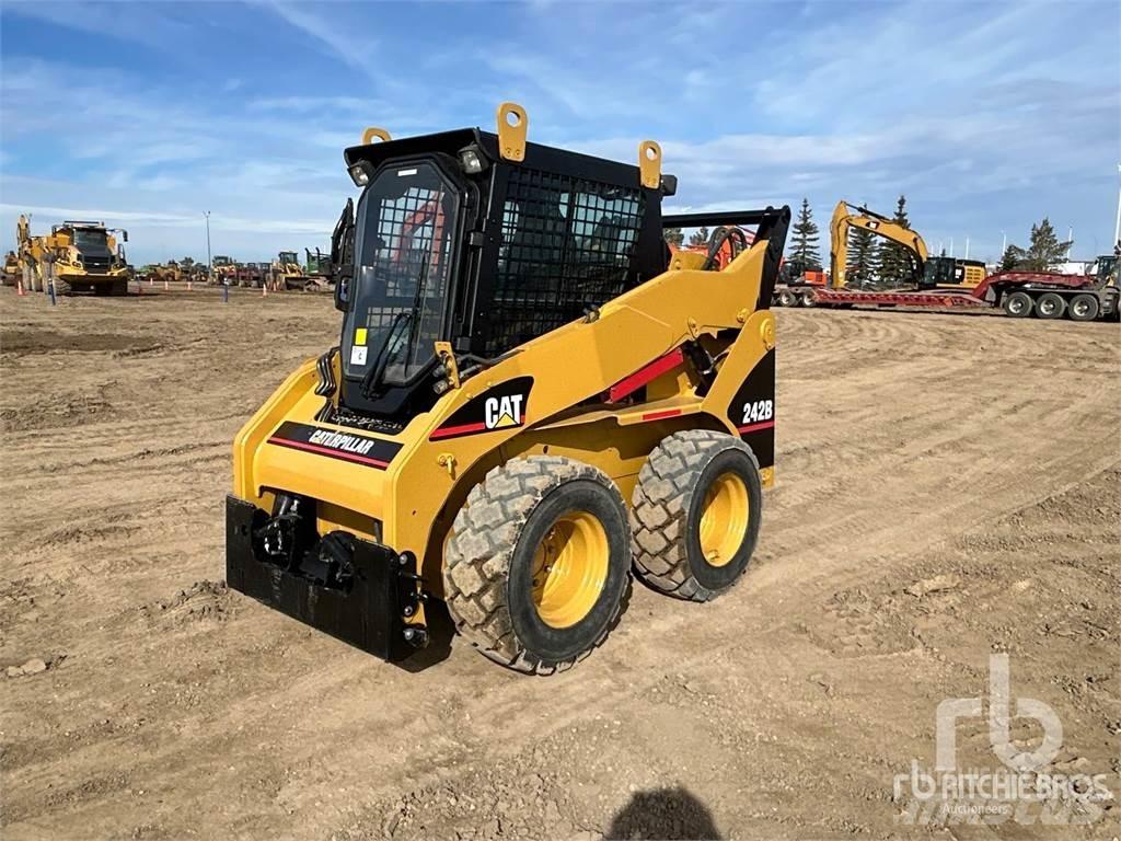 CAT 242B3 Ładowarki burtowe
