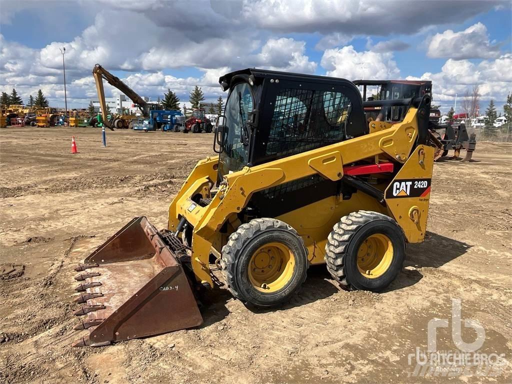 CAT 242D Ładowarki burtowe