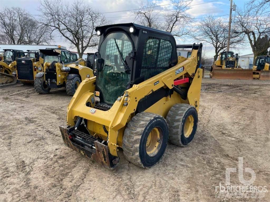 CAT 242D3 Ładowarki burtowe