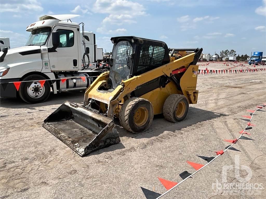 CAT 272D2 Ładowarki burtowe