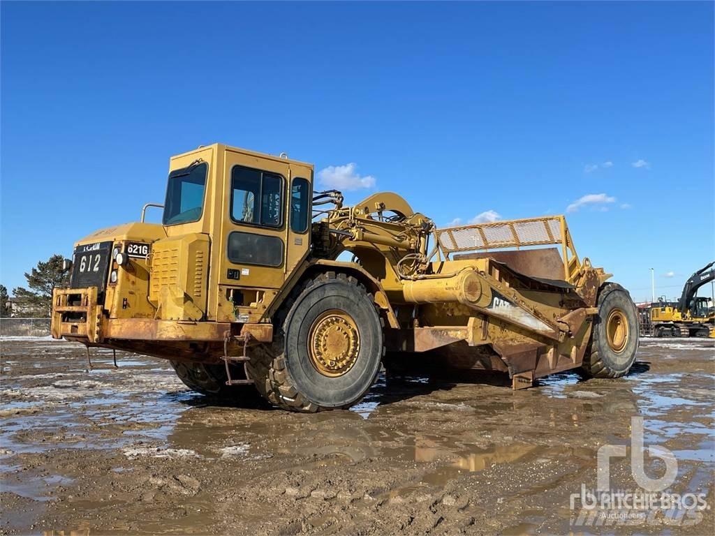 CAT 621G Skrobaki