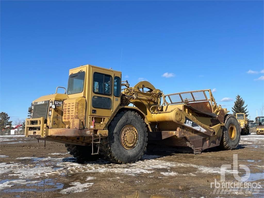 CAT 621G Skrobaki