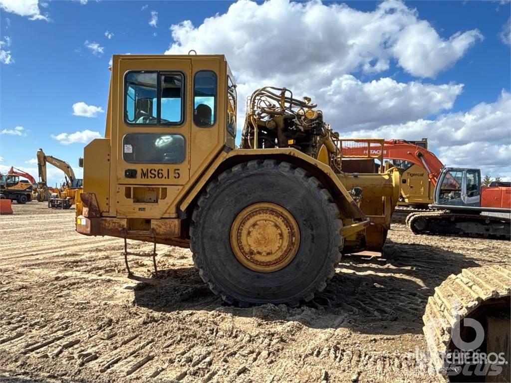 CAT 621G Skrobaki