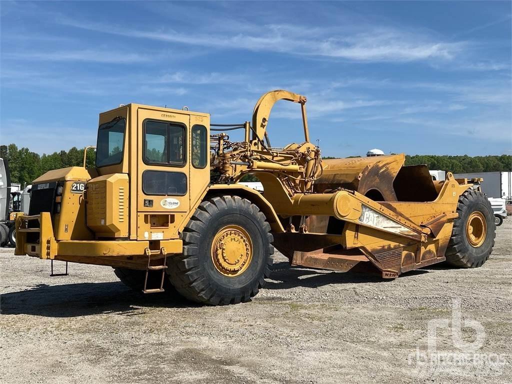 CAT 621G Skrobaki