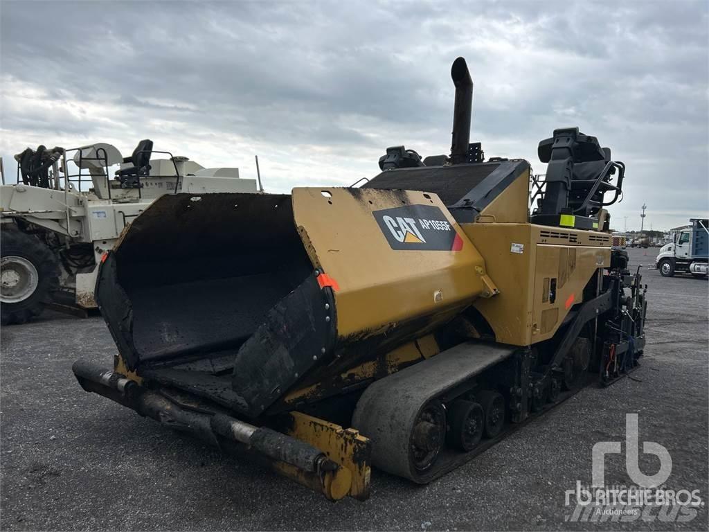 CAT AP1055F Rozściełacze do asfaltu