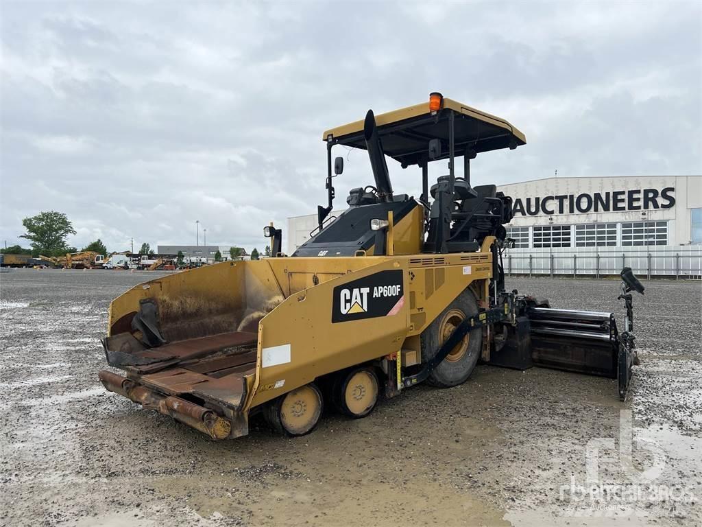 CAT AP600F Rozściełacze do asfaltu