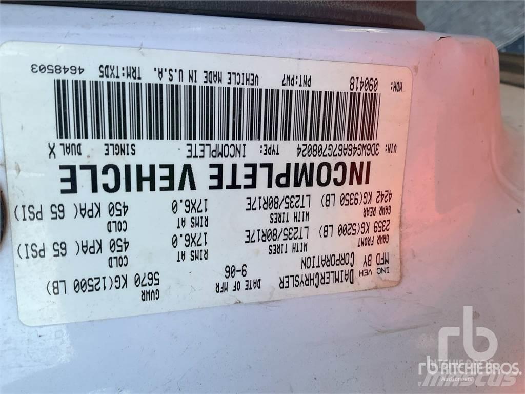 Dodge 3500 Ciężarówki typu Platforma / Skrzynia