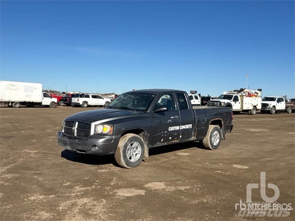 Dodge DAKOTA Pick-upy / Pojazdy z otwieranymi burtami