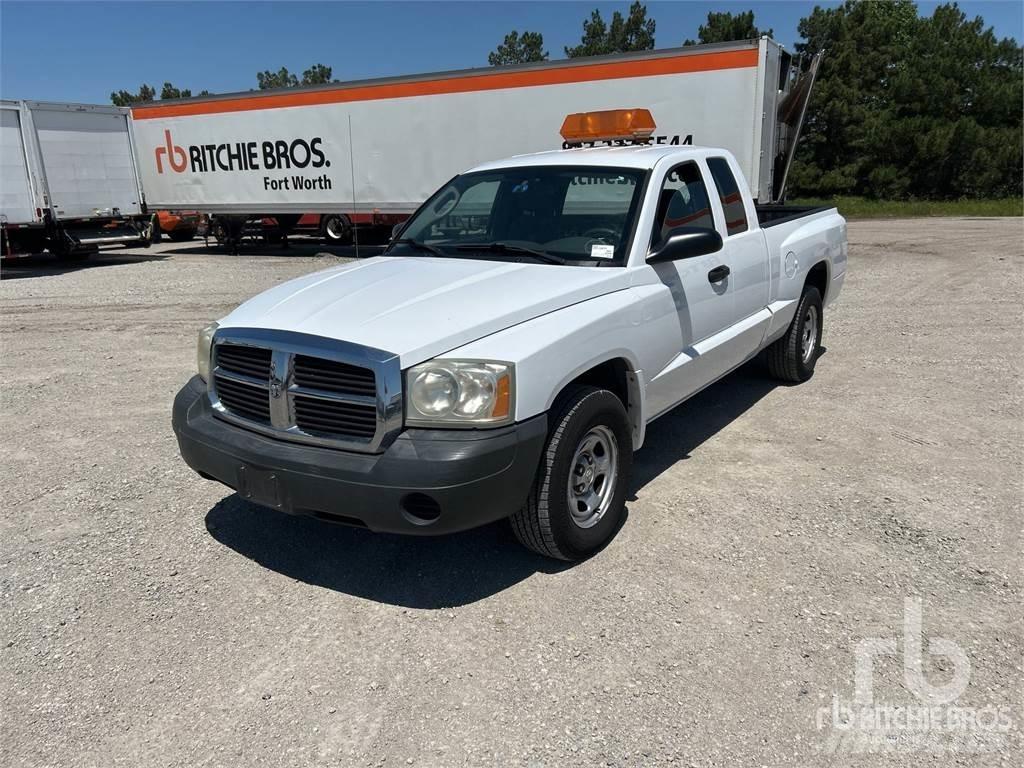 Dodge DAKOTA Pick-upy / Pojazdy z otwieranymi burtami
