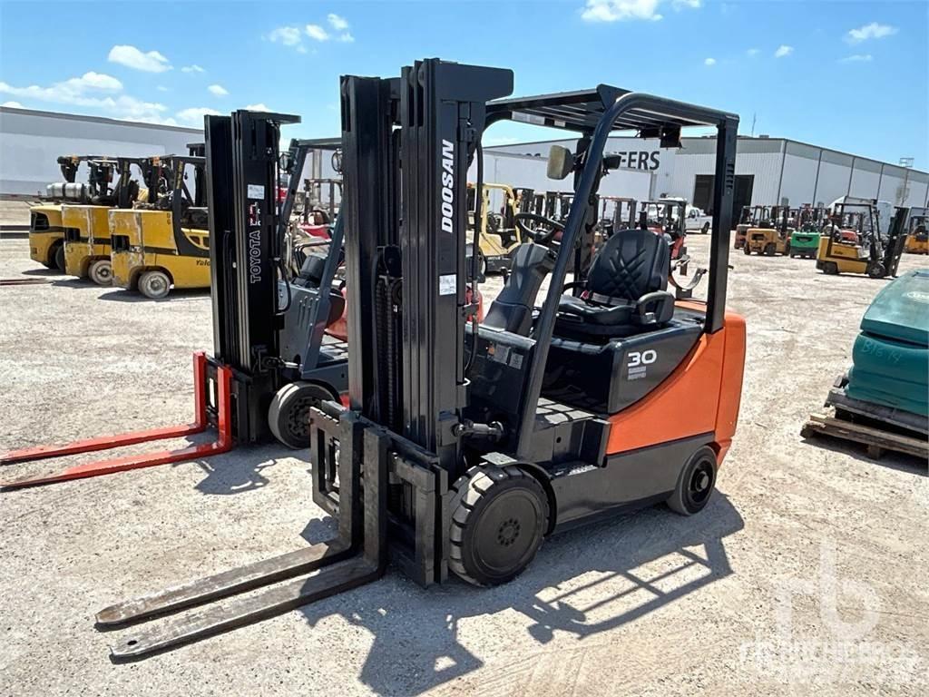 Doosan GC30E-5 Wózki Diesla