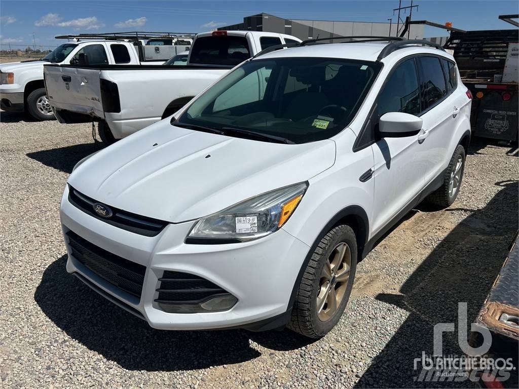 Ford ESCAPE Pick-upy / Pojazdy z otwieranymi burtami