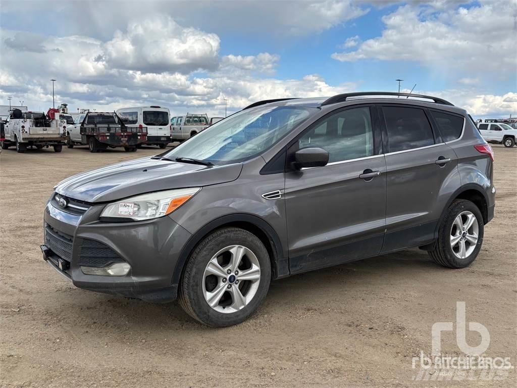 Ford ESCAPE Pick-upy / Pojazdy z otwieranymi burtami