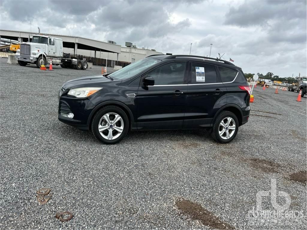Ford ESCAPE Pick-upy / Pojazdy z otwieranymi burtami