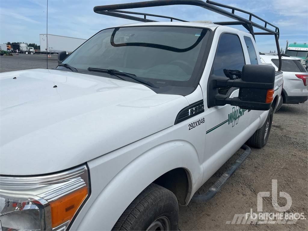 Ford F-250 Pick-upy / Pojazdy z otwieranymi burtami