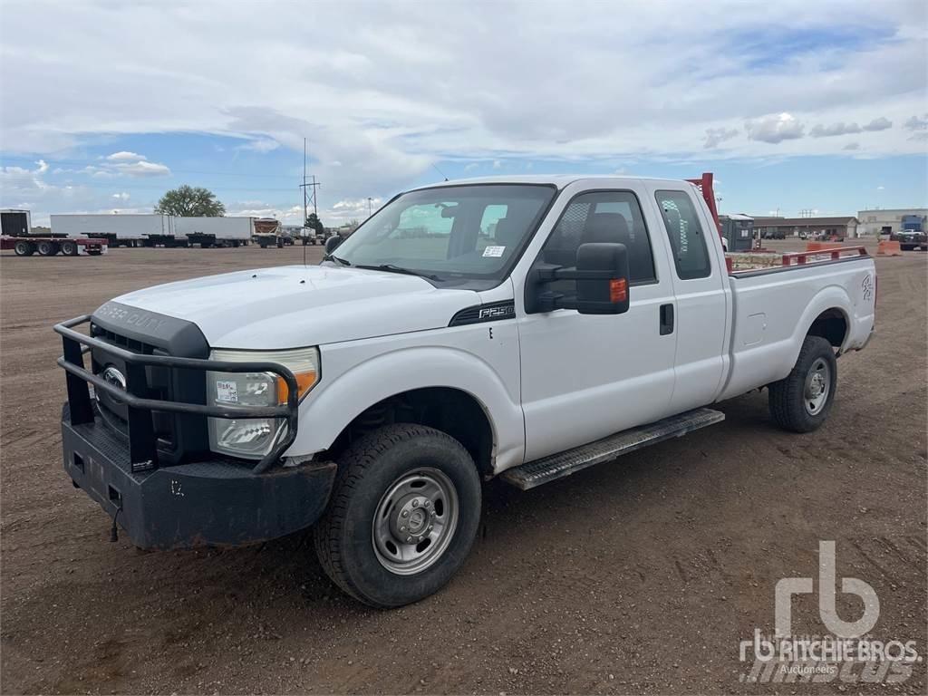Ford F-250 Pick-upy / Pojazdy z otwieranymi burtami