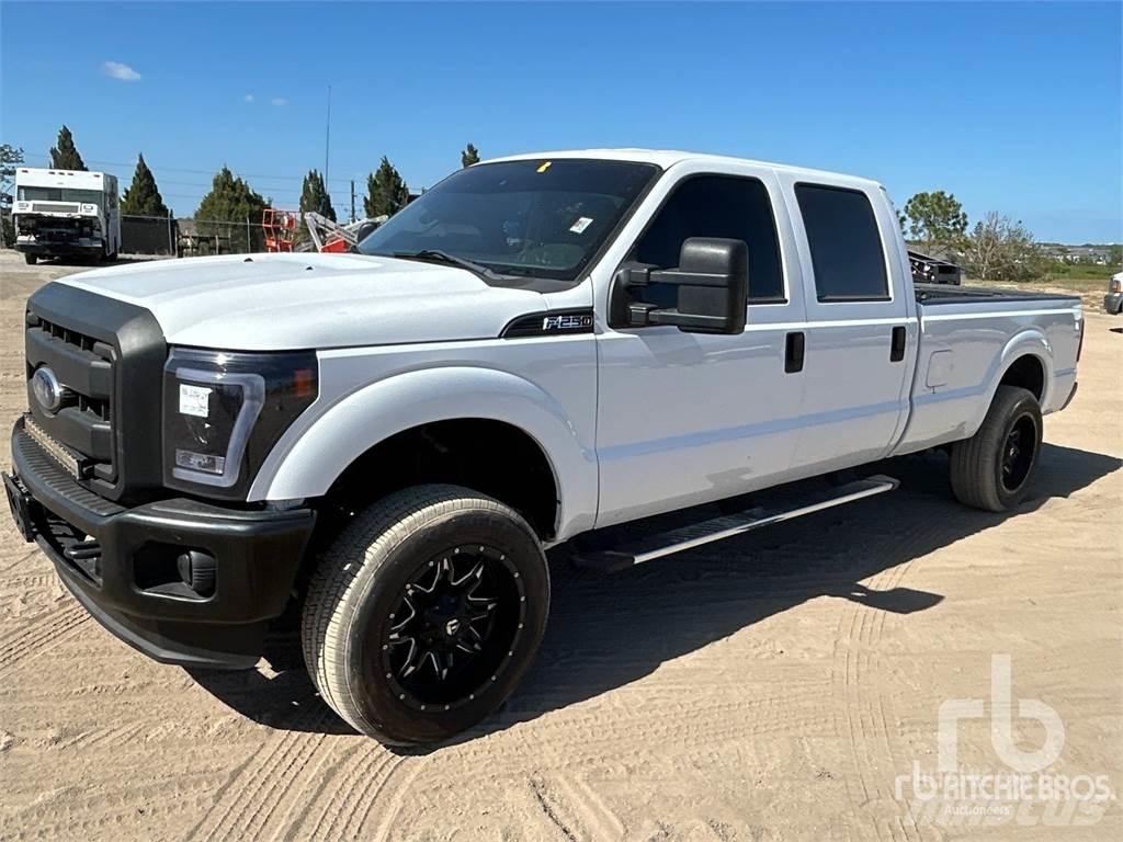Ford F-250 Pick-upy / Pojazdy z otwieranymi burtami