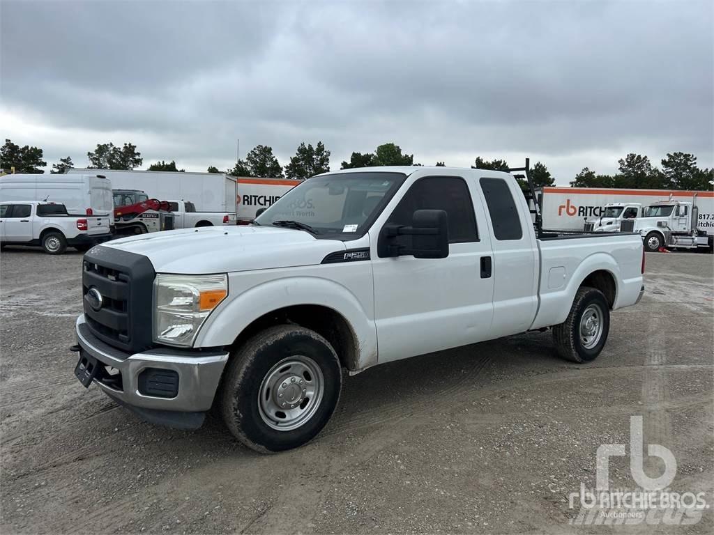 Ford F-250 Pick-upy / Pojazdy z otwieranymi burtami