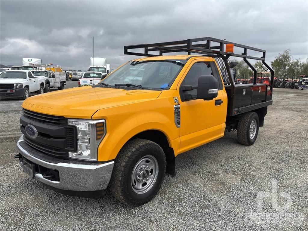 Ford F-250 Ciężarówki typu Platforma / Skrzynia