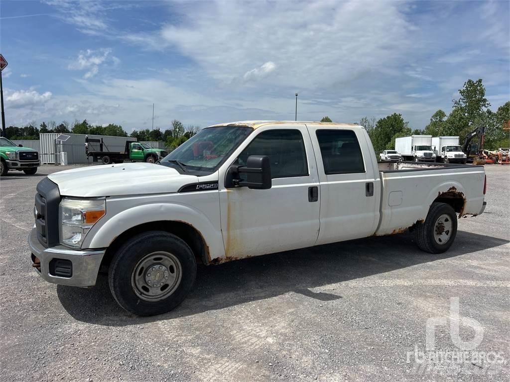 Ford F-250 Pick-upy / Pojazdy z otwieranymi burtami