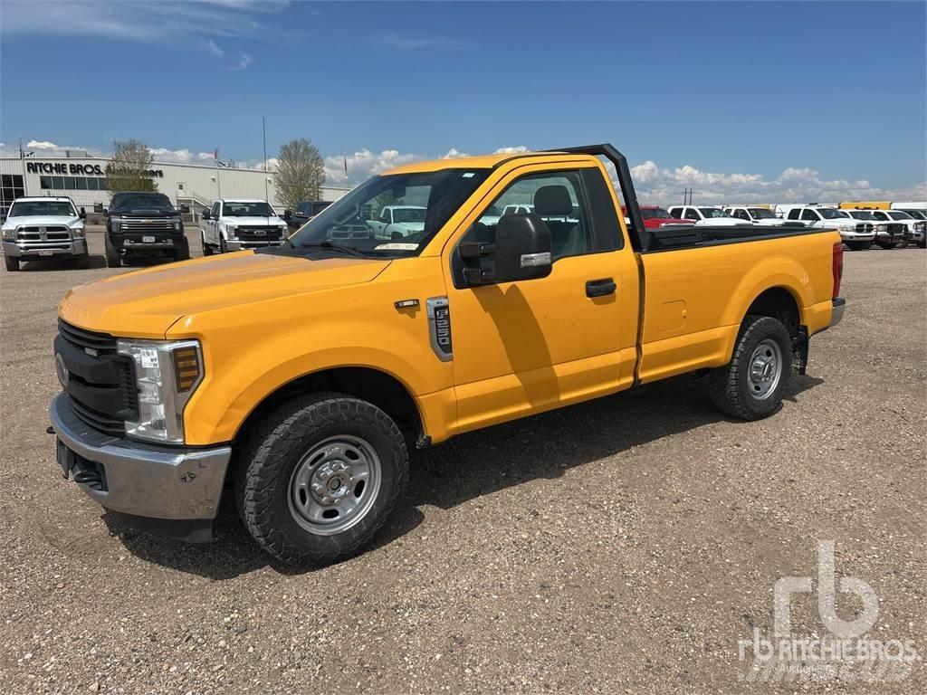 Ford F-250 Pick-upy / Pojazdy z otwieranymi burtami