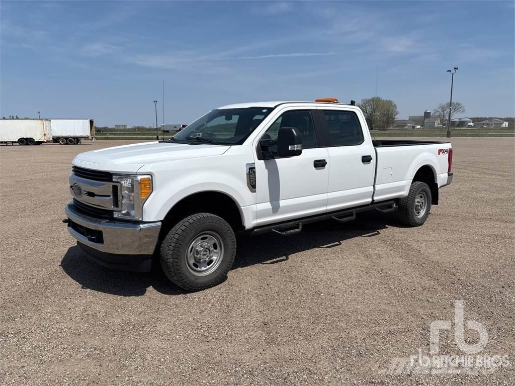 Ford F-250 Pick-upy / Pojazdy z otwieranymi burtami