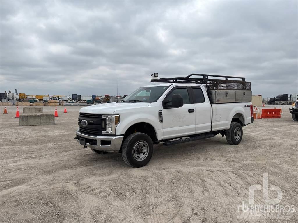 Ford F-350 Pick-upy / Pojazdy z otwieranymi burtami