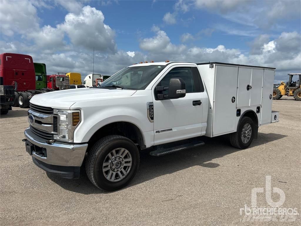 Ford F-350 Pojazdy komunalne