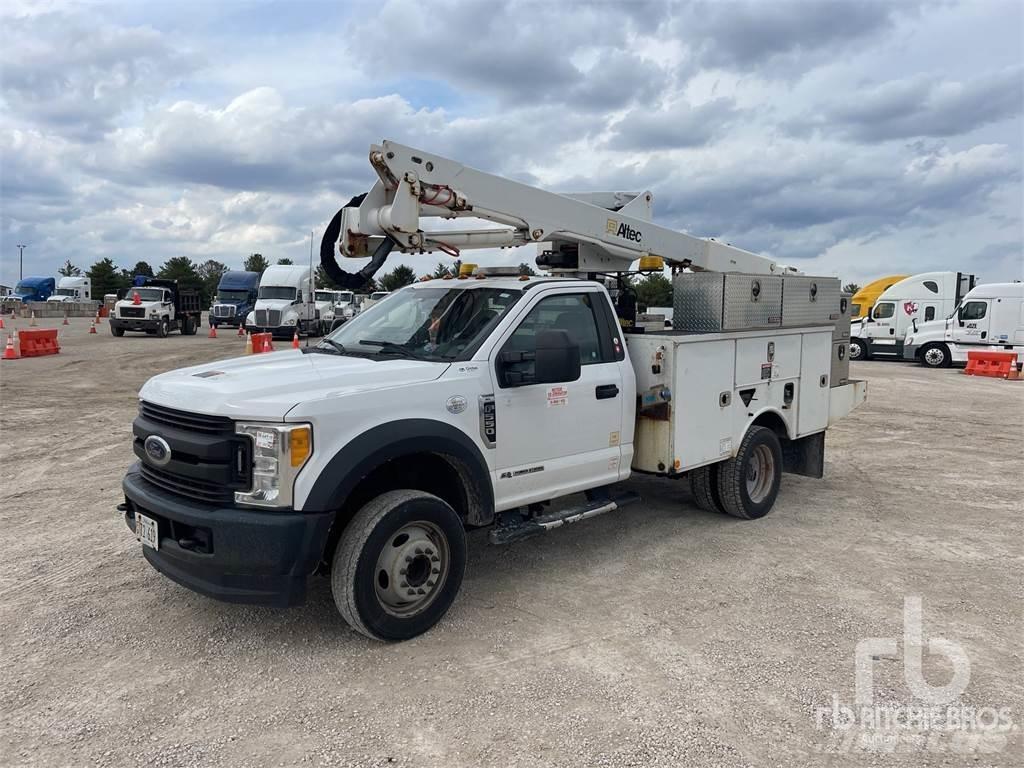 Ford F-550 Podnośniki na przyczepach