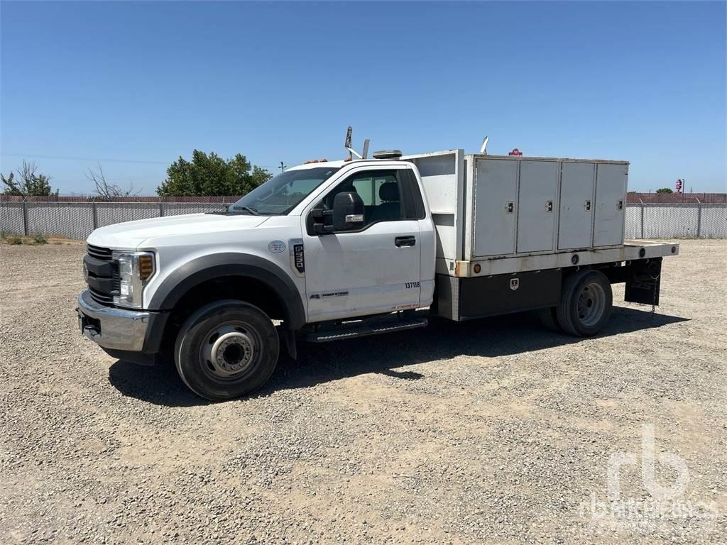 Ford F-550 Ciężarówki typu Platforma / Skrzynia