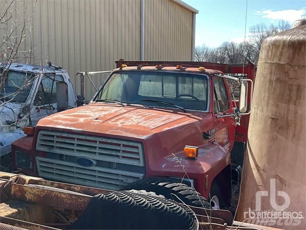 Ford F-700 Ciężarówki typu Platforma / Skrzynia