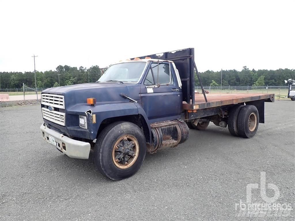 Ford F-800 Ciężarówki typu Platforma / Skrzynia