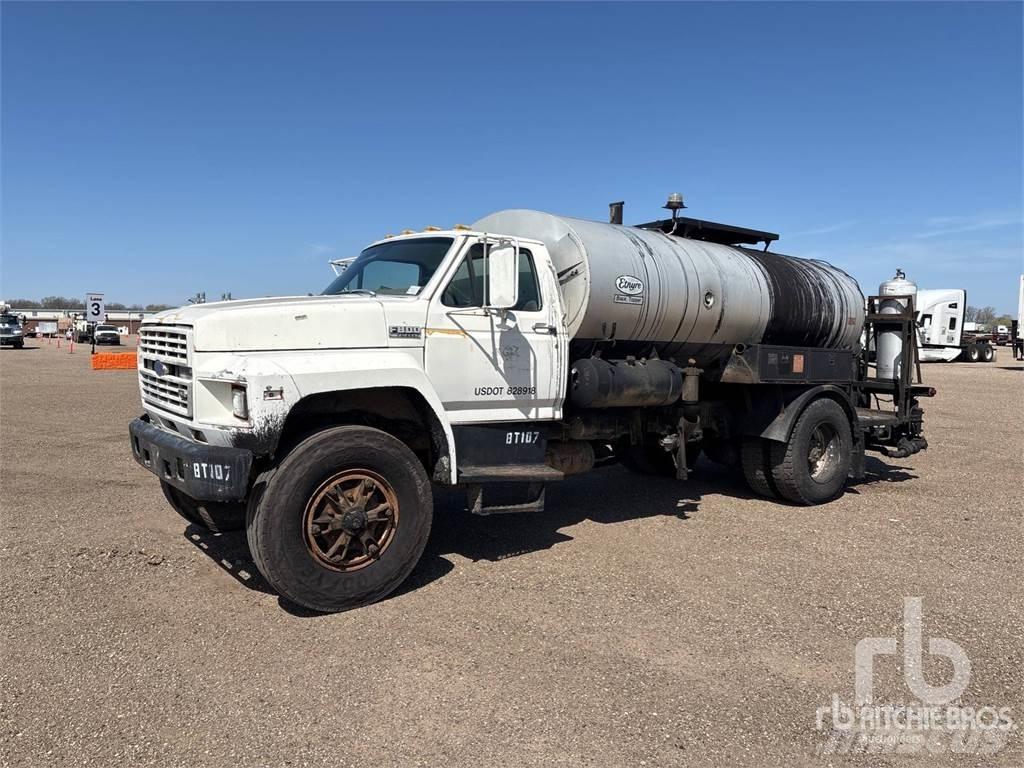 Ford F800 Opryskiwacze do asfaltu