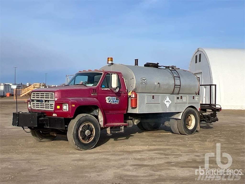 Ford F800 Opryskiwacze do asfaltu