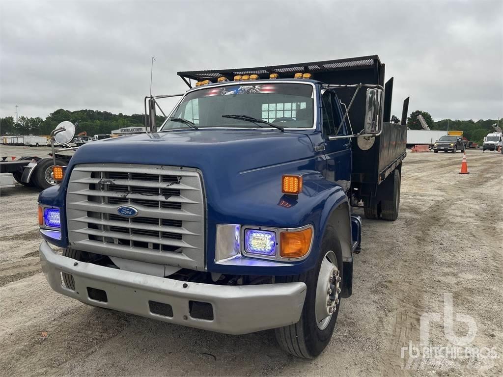 Ford F800 Ciężarówki typu Platforma / Skrzynia